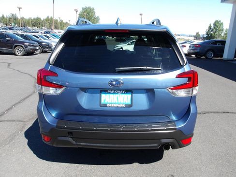 Used 2021 Subaru Forester Premium AWD/4WD image 4