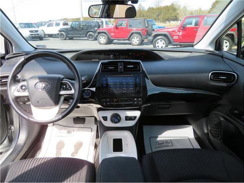 Used 2017 Toyota Prius Three Touring image 6