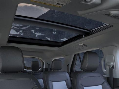 New 2024 Ford Explorer XLT w/ Equipment Group 202A image 22