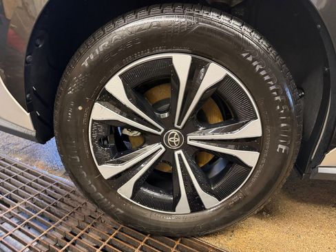 Used 2023 Toyota bZ4X XLE w/ Weather Package image 27