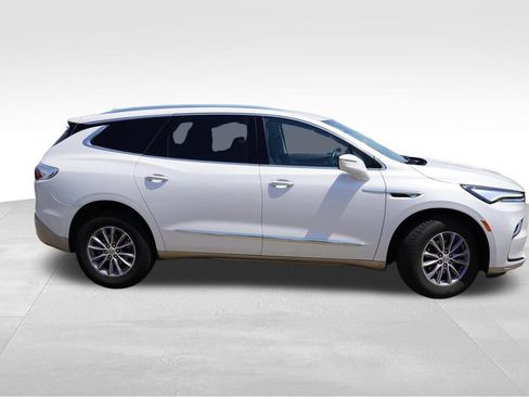Used 2024 Buick Enclave Essence w/ Technology Package AWD/4WD image 2