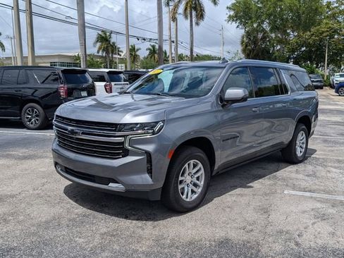 Used 2022 Chevrolet Suburban LT w/ Luxury Package image 3