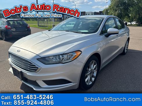 Used 2017 Ford Fusion SE FWD image 1
