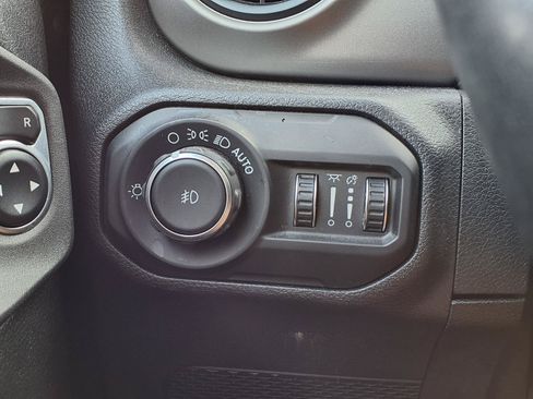 Used 2021 Jeep Wrangler Sport AWD/4WD image 14
