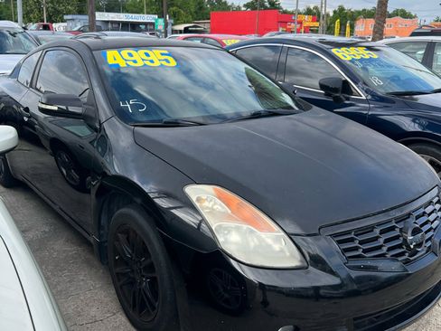 Used 2008 Nissan Altima 3.5 SE w/ Premium Pkg image 2