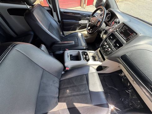 Used 2019 Dodge Grand Caravan SXT FWD image 28