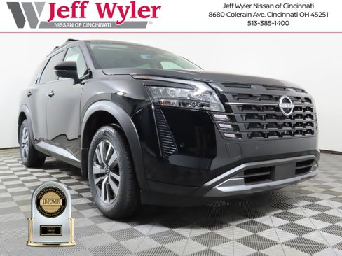 New 2026 Nissan Pathfinder SL image 1