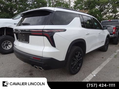 Used 2025 Chevrolet Traverse LT w/ Midnight/Sport Edition AWD/4WD image 4