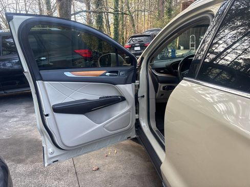 Used 2018 Lincoln MKC Select image 8