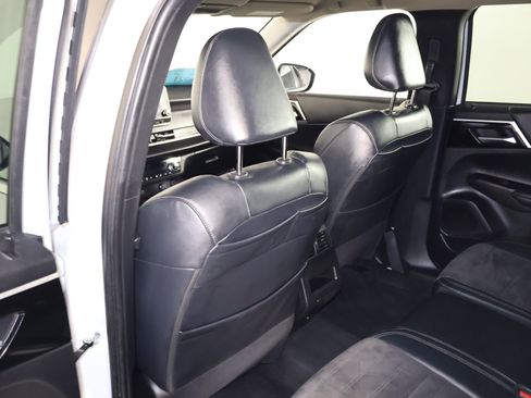 Used 2023 Mitsubishi Outlander SE image 45