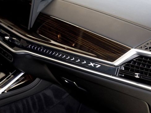 Used 2025 BMW X7 xDrive40i image 38