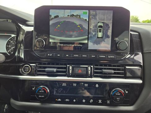 Used 2024 Nissan Pathfinder SL w/ SL Premium Package FWD image 19