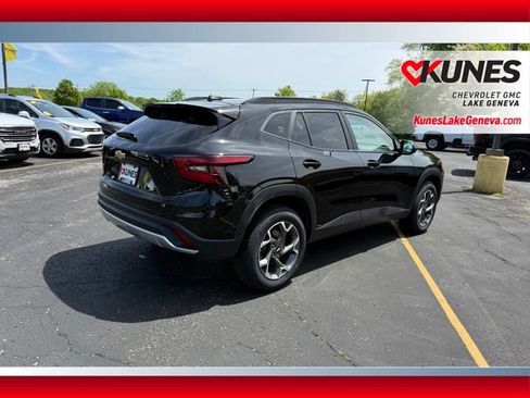 Used 2025 Chevrolet Trax LT FWD image 5