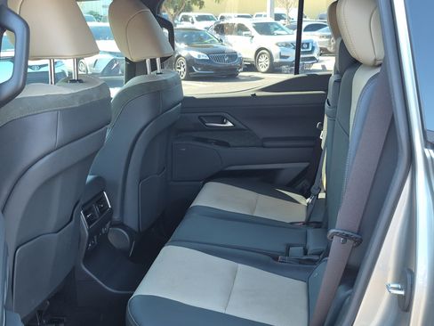 Used 2024 Lexus GX 550 AWD/4WD image 16