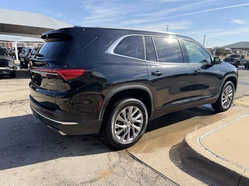 Used 2025 Buick Enclave Preferred image 4