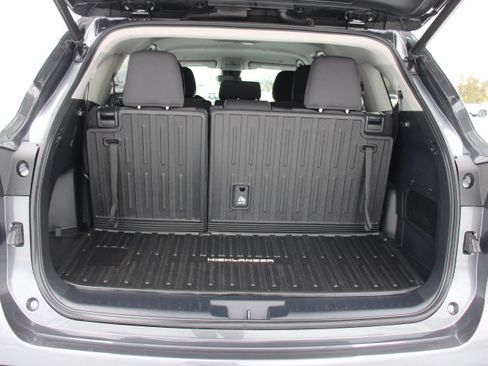 Certified 2023 Toyota Highlander LE image 15