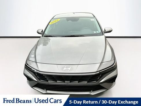 Used 2025 Hyundai Elantra Hybrid FWD image 2