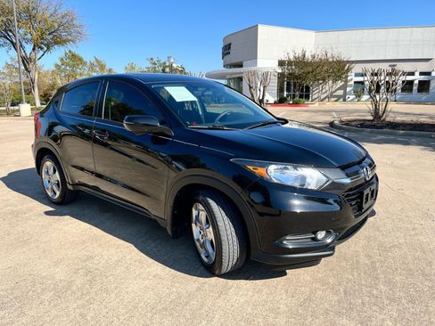 Used 2017 Honda HR-V EX image 3