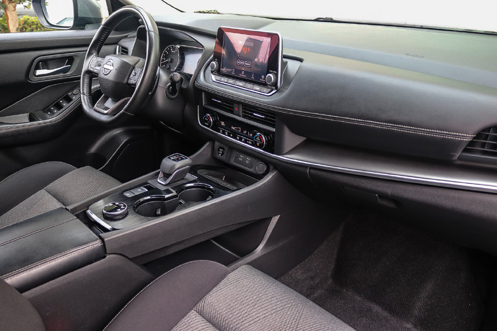 Used 2025 Nissan Rogue SV AWD/4WD image 16