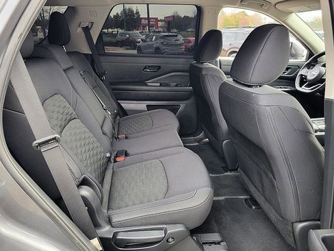 Certified 2024 Nissan Pathfinder SV image 17