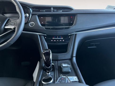 Certified 2025 Cadillac XT6 Luxury w/ LPO, Floor Liner Package image 9