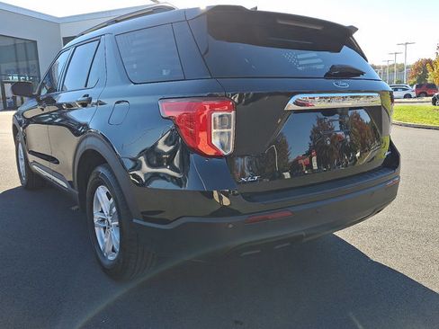Used 2021 Ford Explorer XLT image 4