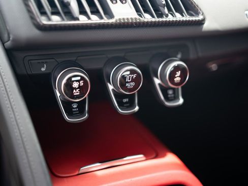 Used 2018 Audi R8 V10 RWD image 40