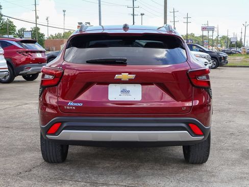 Used 2025 Chevrolet Trax LT FWD image 20