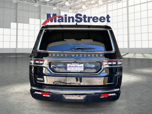 Used 2023 Jeep Grand Wagoneer Series II image 4