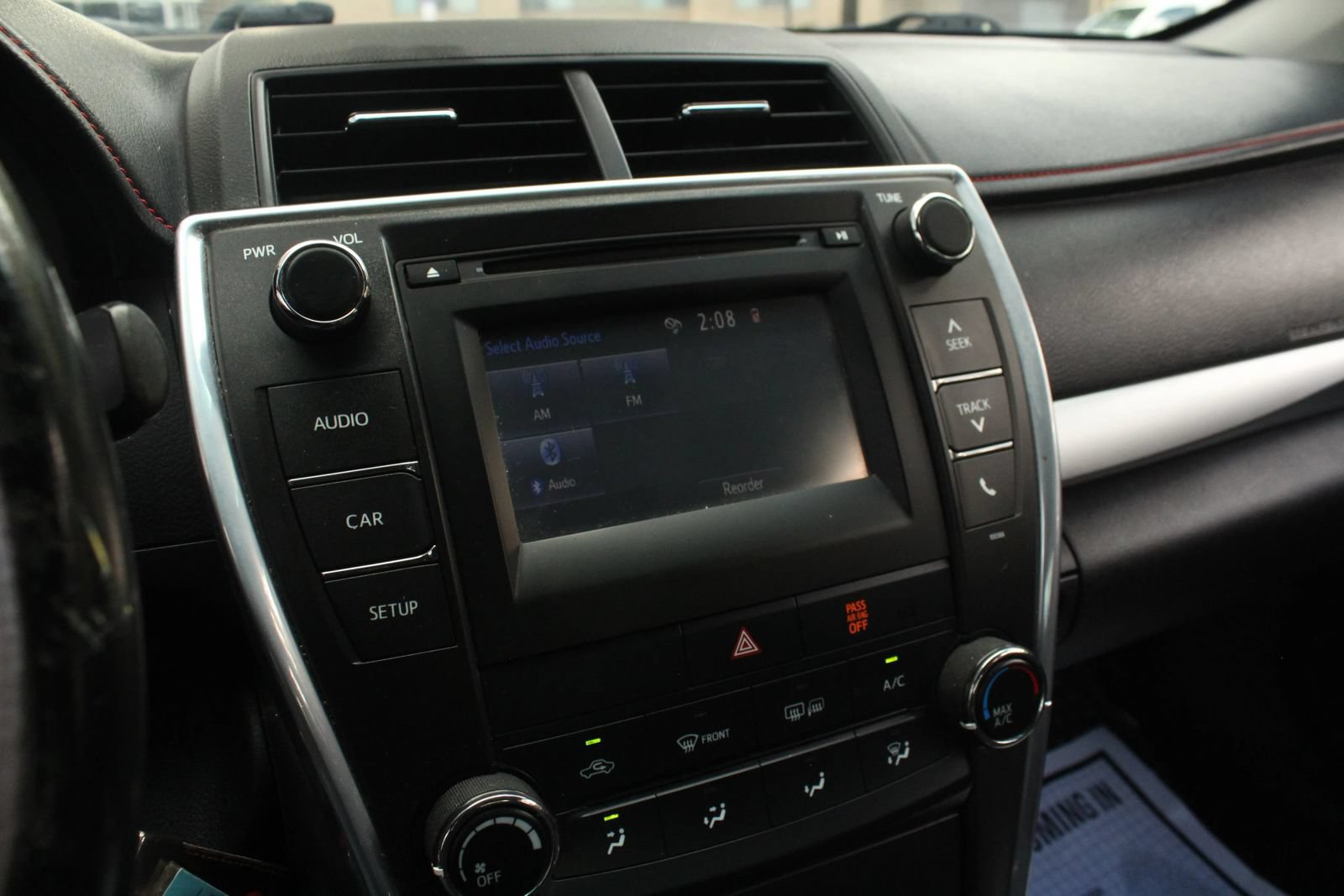 Used 2015 Toyota Camry SE FWD image 27
