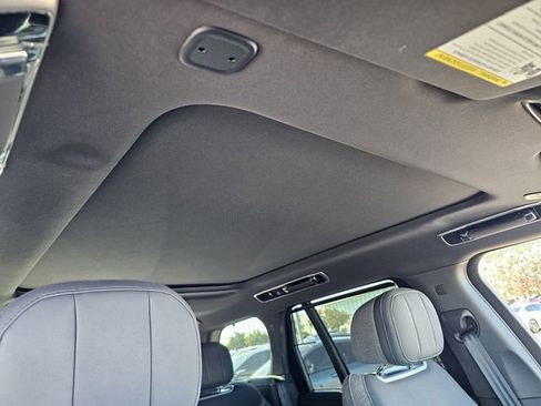 New 2025 Land Rover Range Rover SE image 7