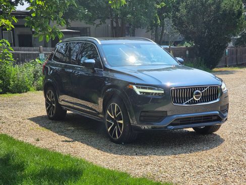 Used 2020 Volvo XC90 T6 Momentum w/ Protection Package Premier AWD/4WD image 3