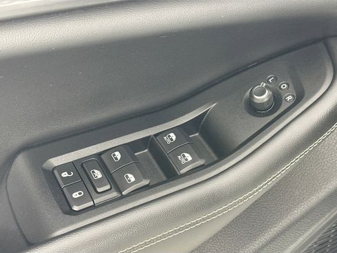 Used 2023 Jeep Grand Cherokee Altitude image 17