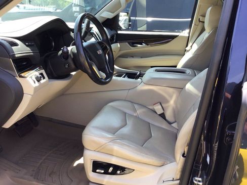 Used 2020 Cadillac Escalade Luxury RWD image 10