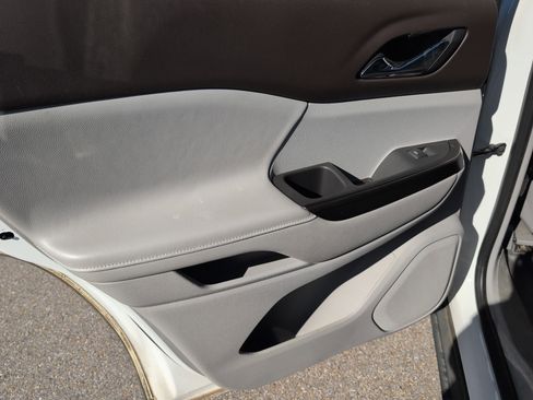 Used 2019 GMC Acadia SLT image 35