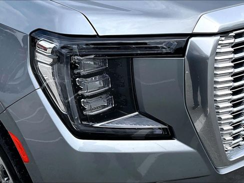 Used 2023 GMC Yukon Denali AWD/4WD image 28