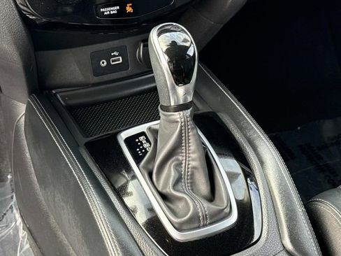 Used 2018 Nissan Rogue SL image 22
