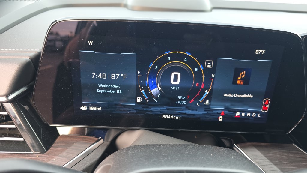 Used 2025 Chevrolet Suburban LT RWD image 23