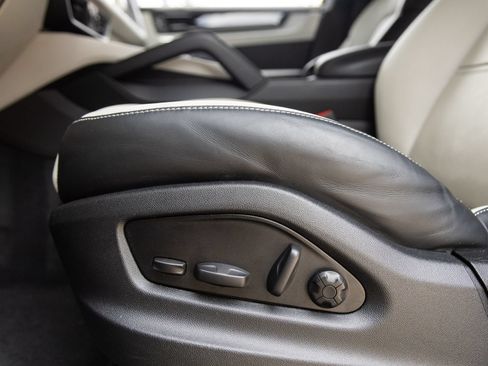 Certified 2025 Porsche Cayenne E-Hybrid AWD/4WD image 23