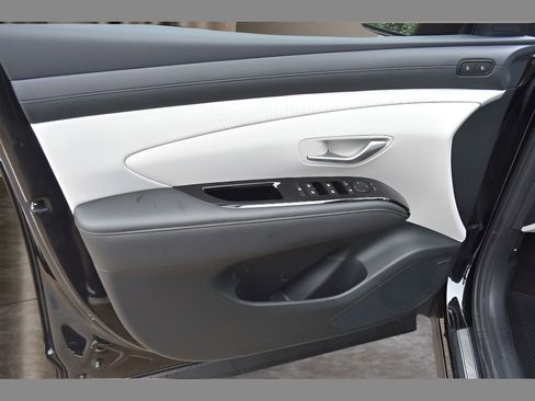 New 2025 Hyundai Tucson Limited image 17