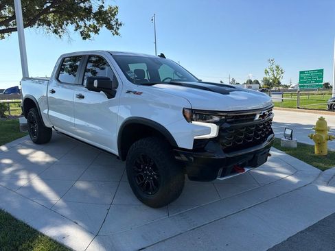 Used 2023 Chevrolet Silverado 1500 ZR2 w/ Technology Package AWD/4WD image 2