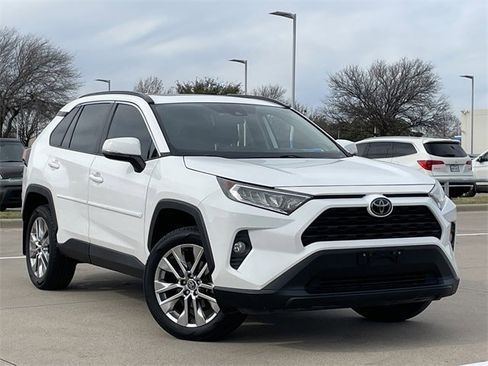 Used 2020 Toyota RAV4 XLE Premium image 2