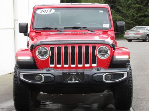 Used 2018 Jeep Wrangler Unlimited Sahara w/ Uconnect 4C Nav & Sound Group AWD/4WD image 3