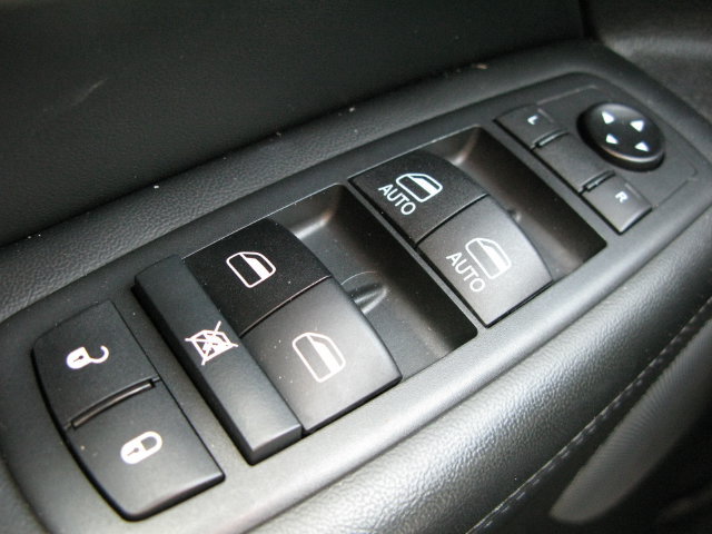 Used 2020 Jeep Grand Cherokee Altitude AWD/4WD image 16