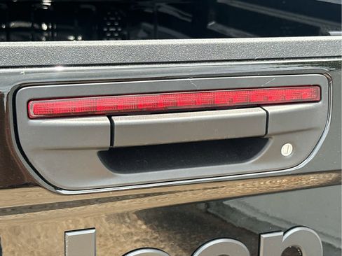 New 2025 Jeep Gladiator Sport image 24