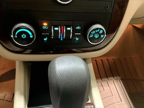 Used 2010 Chevrolet Impala LT w/ Luxury Edition Package image 14