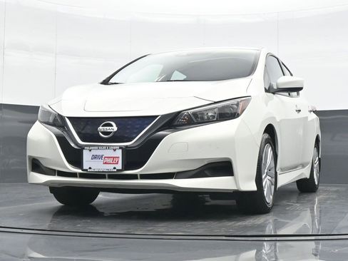 Used 2022 Nissan Leaf S image 16