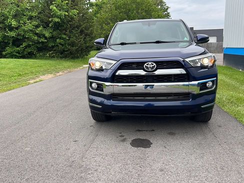 Used 2017 Toyota 4Runner Limited AWD/4WD image 2