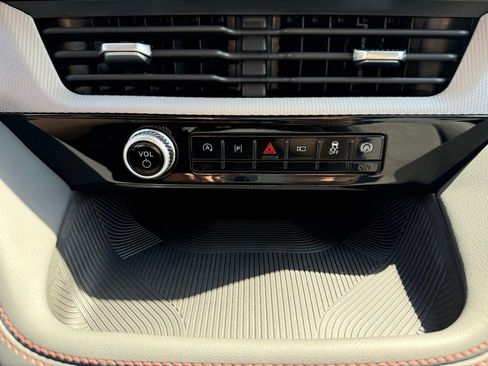 New 2025 Ford Explorer Active image 21