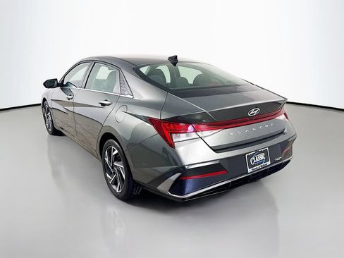 Used 2025 Hyundai Elantra SEL FWD image 5